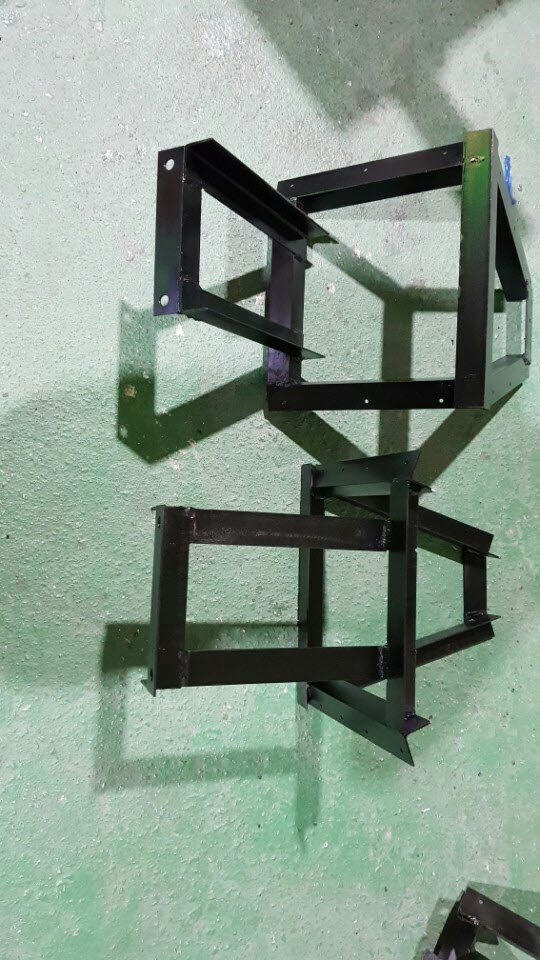 양면돌출 삼각형거치대작업사진